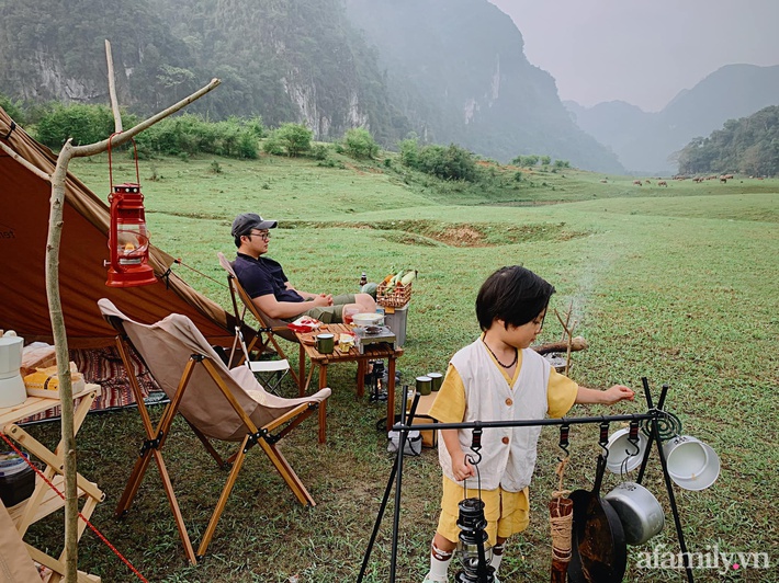 Một thảo nguyên xanh mướt bao quanh bởi mây và núi đẹp như trong cổ tích hóa ra lại có thật mà ở ngay gần Hà Nội, cuối tuần đưa con đi cắm trại thì 