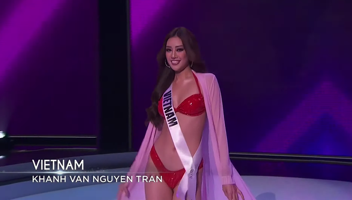 Bán kết Hoa hậu Hoàn vũ 2020: Tự hào trước màn trình diễn bikini thần thái và sexy của Khánh Vân, một thí sinh bị vấp - Ảnh 8.