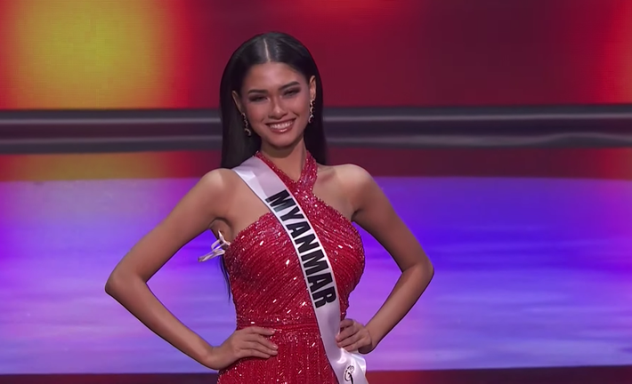 Bán kết Hoa hậu Hoàn vũ 2020: Tự hào trước màn trình diễn bikini thần thái và sexy của Khánh Vân, một thí sinh bị vấp - Ảnh 14.