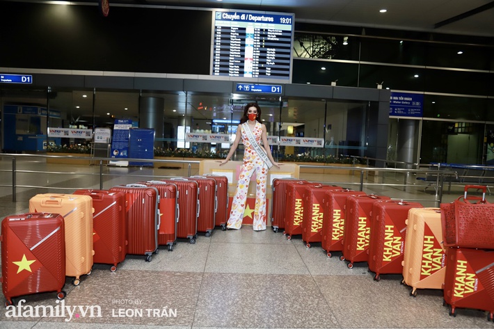 Khánh Vân đeo khẩu trang hình cờ Việt Nam, mang 16 vali hành lý lên đường sang Mỹ thi Hoa hậu Hoàn vũ 2020 - Ảnh 5.
