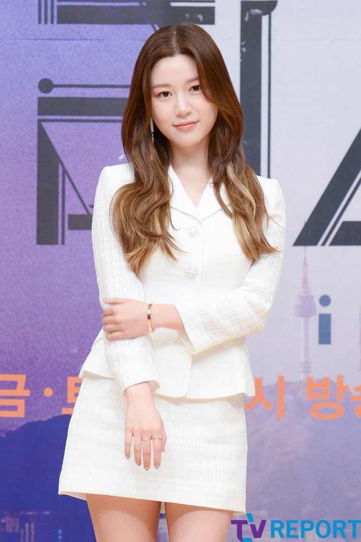Chân dung bạn gái mới của Lee Seung Gi: Con gái út mama Chuê “Dae Jang Geum” - nữ đại gia chứng khoán của Kbiz, nhan sắc có vượt qua “nữ thần” Yoona (SNSD) - Ảnh 4.
