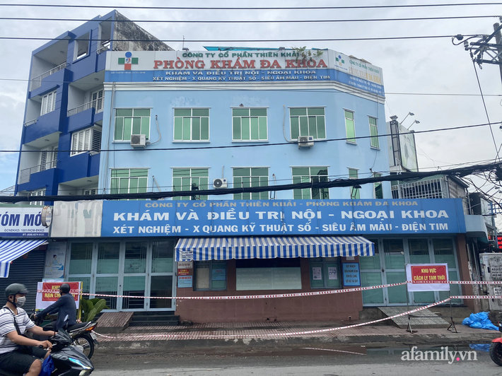 Thêm 2 phòng khám tại TP.HCM bị phong tỏa vì liên quan đến người nghi nhiễm COVID-19 tại Hội thánh truyền giáo Phục Hưng - Ảnh 2.