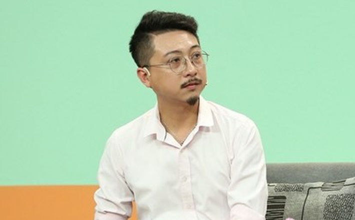 Hứa Minh Đạt bất ngờ nhận sai trên TV, nhưng không phải vì  lùm xùm phát ngôn trên Facebook mà bởi hành động này với 2 con trai - Ảnh 2.
