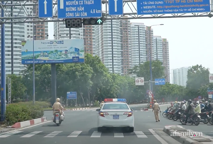 Nước mắt người mẹ ký vào lá đơn hiến tạng con trai cứu 4 người: “Tôi không nghĩ là con tôi đã chết” - Ảnh 7.