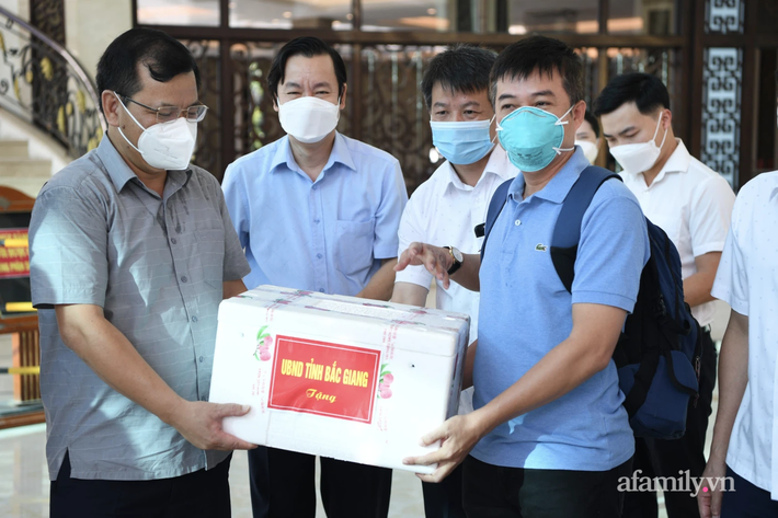 Đội phản ứng nhanh Bệnh viện Chợ Rẫy trở về từ tâm dịch Bắc Giang, tiếp tục chống COVID-19 tại TP.HCM - Ảnh 1.