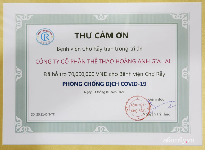 Thầy của Công Phượng, Xuân Trường trích tiền bán đấu giá áo ủng hộ Bệnh viện Chợ Rẫy chống COVID-19 - Ảnh 2.