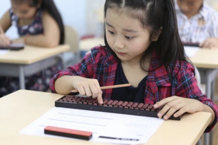 Không phải việc học chữ, Tiến sĩ Phạm Chí Hiếu chỉ ra đây mới là những loại năng lực cần bồi đắp cho trẻ, không chỉ giúp con tự tin vào lớp 1 mà còn theo con suốt cuộc đời - Ảnh 4.