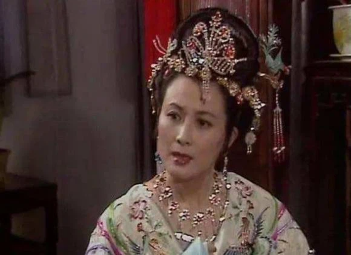 Hoàng hậu Ô kê quốc trong Tây du ký 1986: Học ngành chẳng liên quan đến nghệ thuật, vì quá xinh đẹp mà trở thành phú bà - Ảnh 1.