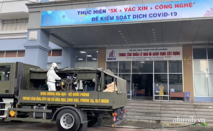 Khử khuẩn Trung tâm Báo chí TP.HCM vì một trường hợp phóng viên là F1 của ca nhiễm COVID-19 - Ảnh 3.