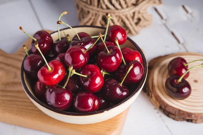 Đừng bao giờ phạm phải sai lầm này khi ăn quả cherry vì có thể khiến bạn ngộ độc, thậm chí tử vong - Ảnh 1.