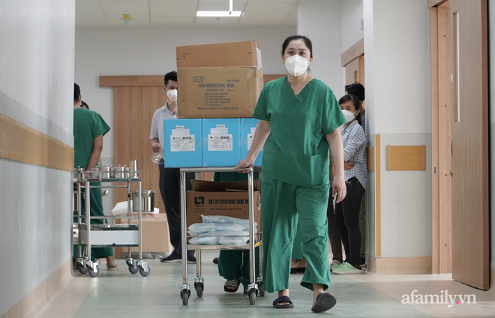 Bên trong Bệnh viện Hồi sức COVID-19 1.000 giường tại TP.HCM đang khẩn trương chuẩn bị đón bệnh nhân nặng - Ảnh 6.