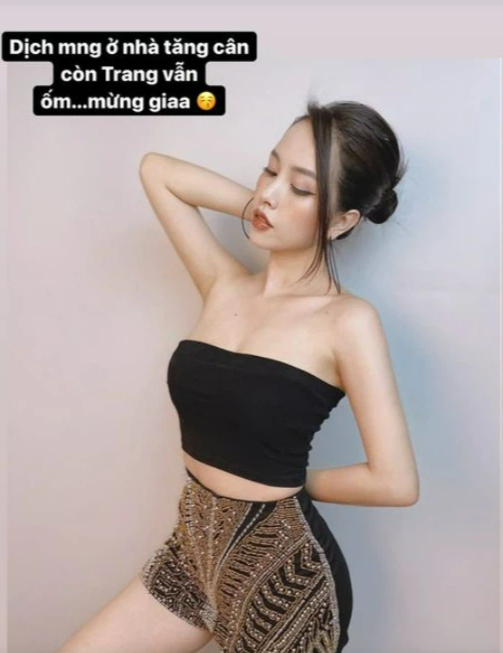 Cuối tuần của hội hot mom: Nam Thương lần đầu khoe bụng bầu tròn xoe, Hằng Túi tan chảy vì cô út San San quá dễ thương - Ảnh 1.