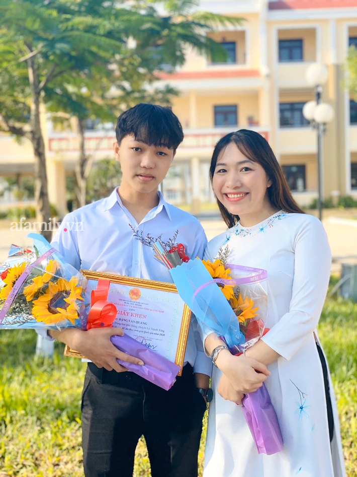 Gặp nam sinh đạt điểm 10 môn Văn tốt nghiệp THPT 2021: Mê văn chương đến nỗi xin được đứng lớp nhưng chọn ngành học đại học mới khiến ai nấy ngạc nhiên - Ảnh 3.