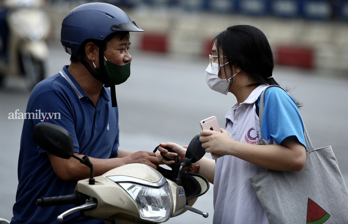 ĐIỂM CHUẨN xét tuyển đại học năm 2021: Nhiều trường công bố danh sách trúng tuyển - Ảnh 1.