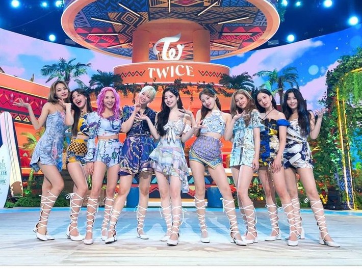 Quần áo của idol Hàn từ đâu mà ra? - Ảnh 3. Quần áo của idol Hàn từ đâu mà ra? - Ảnh 3.
