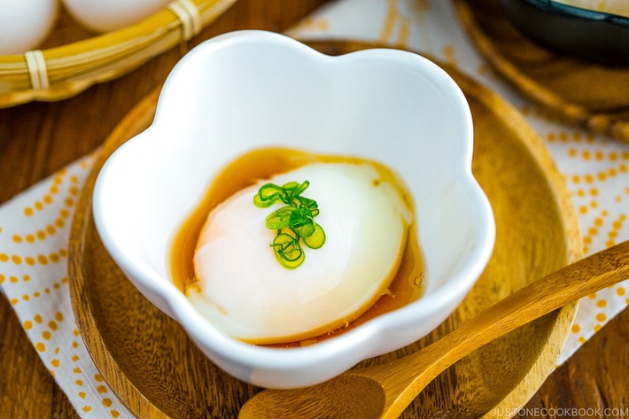 Món trứng onsen của Nhật Bản khiến cho Tóc Tiên phải loay hoay hóa ra có cách làm cầu kỳ nhưng thành phẩm ngon thế này đây - Ảnh 14.