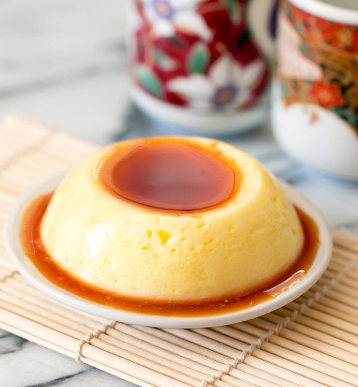 Hóa bánh flan làm được bằng lò vi sóng vừa dễ vừa nhanh mà thành phẩm mềm mịn không kém gì cách làm truyền thống - Ảnh 16.