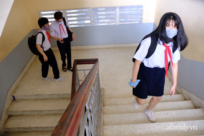 TP.HCM đã phát hiện 3 thí sinh dương tính SARS-CoV-2 trong kỳ thi tốt nghiệp trung học phổ thông - Ảnh 2.