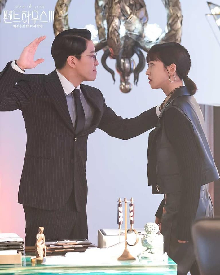 Cuộc chiến thượng lưu 3 tập 6: Seok Kyung bị trừng phạt, Ju Dan Tae bóp cổ hại chết vì biết là con gái của Su Ryeon  - Ảnh 3.