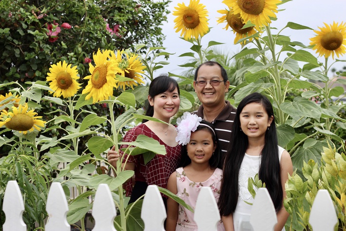 Vợ đảm ở Mỹ khoe vườn 450m2 ngập tràn hoa trái giống Việt, tiết lộ bí quyết vàng để cây đạt năng suất, quả trĩu trịt quanh năm - Ảnh 27.