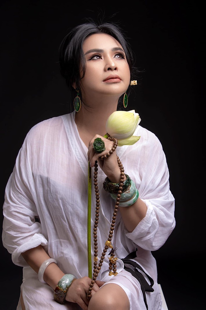 Diva Thanh Lam, Á hậu Thuỵ Vân cùng góp giọng trong bài hát cổ vũ Sài Gòn - Ảnh 1.