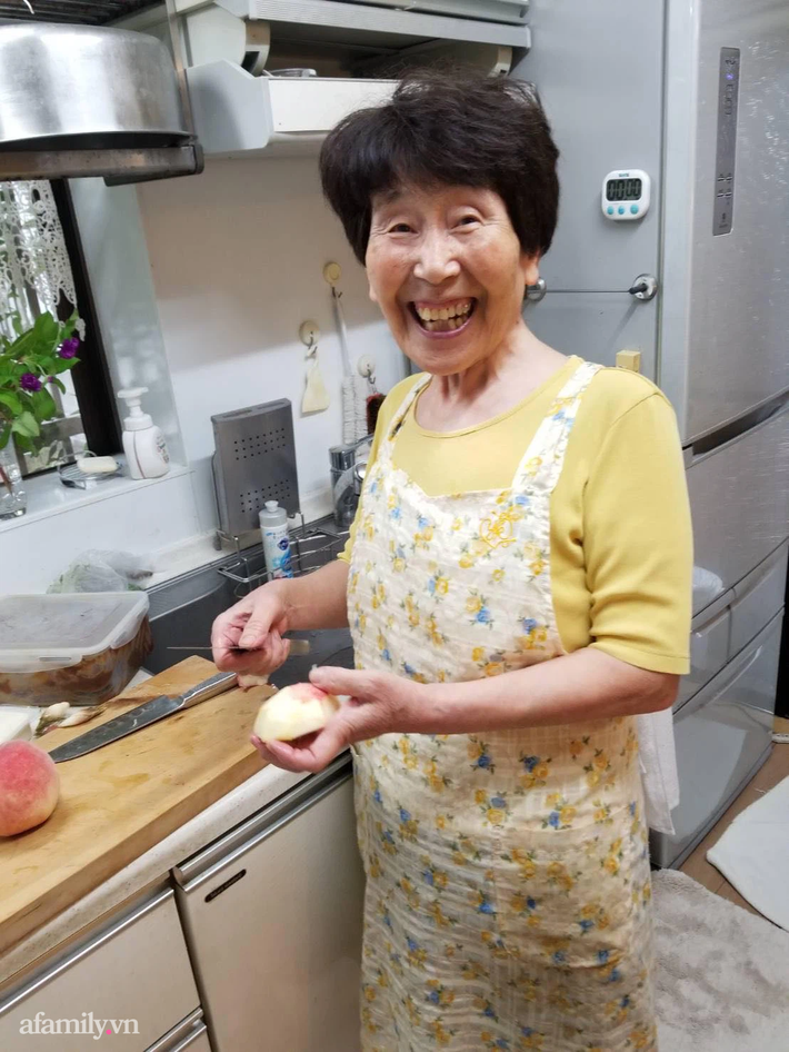 Mẹ chồng Nhật nấu cơm cữ hơn chục món cho nàng dâu Việt, ăn đồ lạnh, đồ sống thoải mái, có 1 món gây bất ngờ  - Ảnh 2.