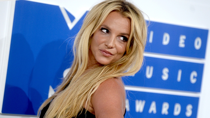 Vừa tuyên bố đính hôn với bạn trai kém 13 tuổi, Britney Spears bất ngờ xóa trang cá nhân hơn 34 triệu “follow” - Ảnh 3.