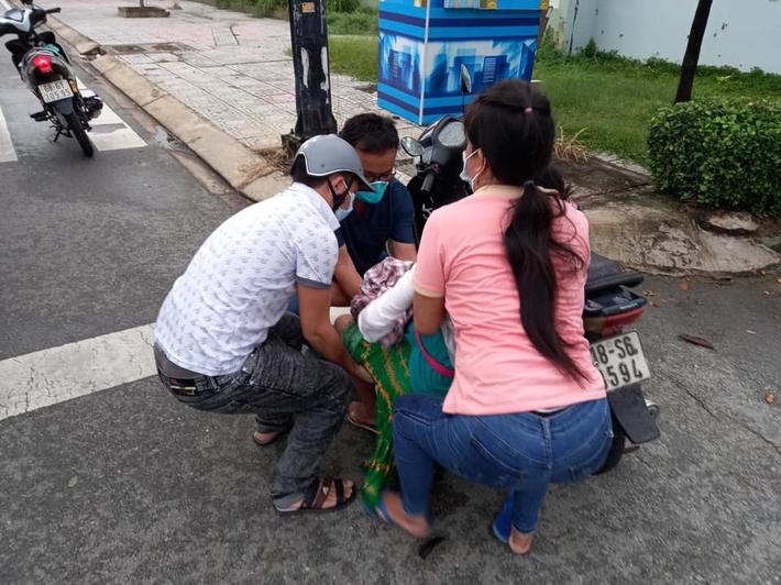 Bình Dương: Đang đi họp chống dịch, Giám đốc Trung tâm Y tế lao xuống đỡ đẻ cho sản phụ giữa đường - Ảnh 1.