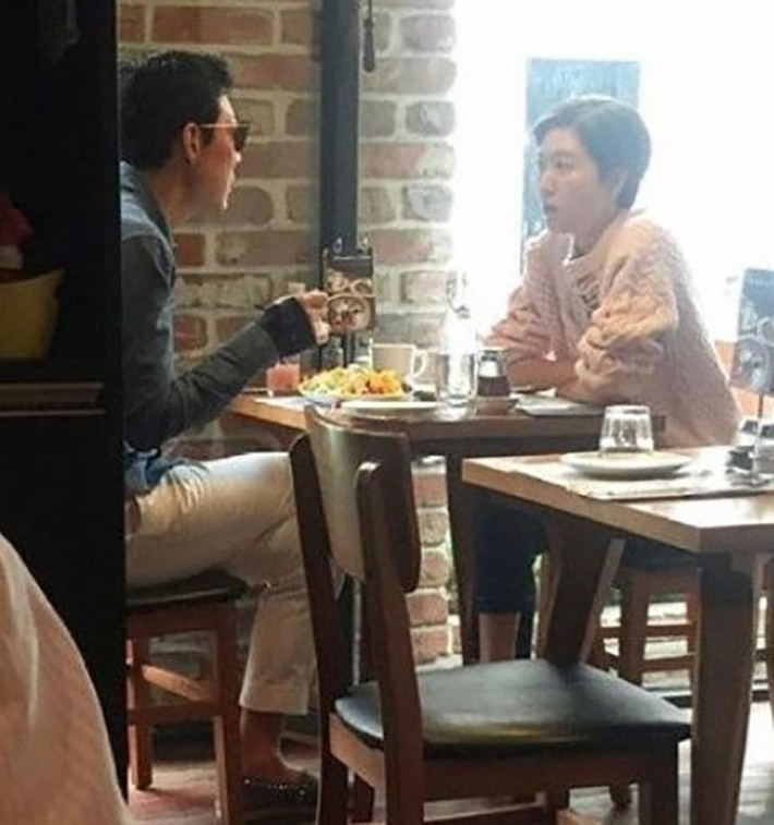 “Ông hoàng cảnh nóng” Lee Jung Jae: Hết hẹn hò cùng “tiểu tam mặt dày nhất Kbiz”, vướng tin đồn đồng tính tới chuyện tình đẹp với vợ cũ thái tử tập đoàn Samsung - Ảnh 11.