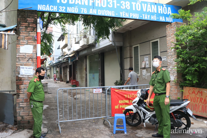 Hà Nội: Phong tỏa khu dân cư 4.000 dân vì người phụ nữ bán bún ốc online dương tính SARS-CoV-2 - Ảnh 1.