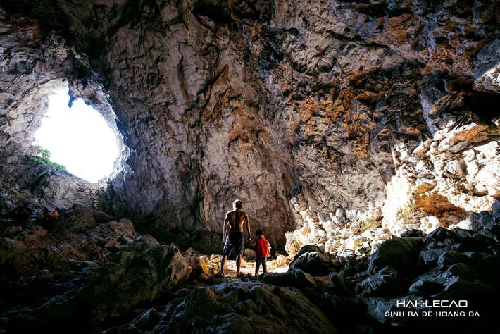 Ông bố HaiLeCao cùng con 22 tháng trekking hang ở Hải Phòng, cho con tập luyện 2 tháng, xúc động và tự hào lắm khi con không bỏ cuộc  - Ảnh 1.