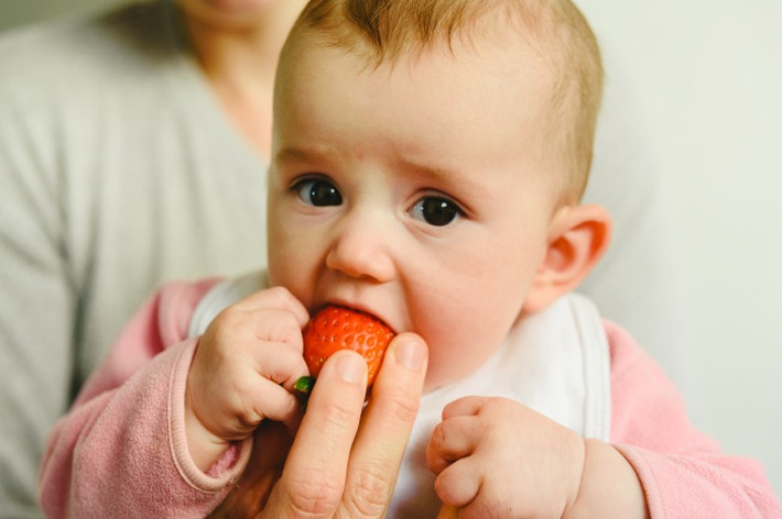 Những vấn đề thường gặp khi bé ăn dặm và cách bố mẹ nên làm để biến việc ăn uống trở thành niềm vui - Ảnh 3.