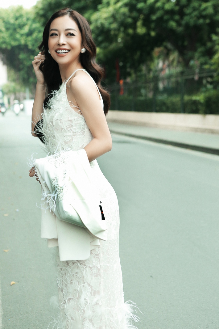 Jennifer Phạm khoe nhan sắc không tuổi, sành điệu dạo phố - Ảnh 2. Jennifer Phạm khoe nhan sắc không tuổi, sành điệu dạo phố - Ảnh 2.