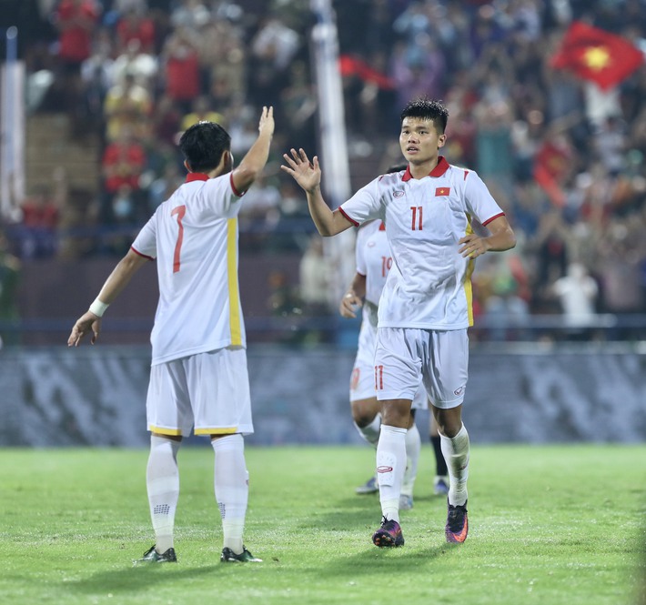 Winning gently U23 Timor Leste 2-0, U23 Vietnam entered the semi-finals with first place in the table - Photo 3.