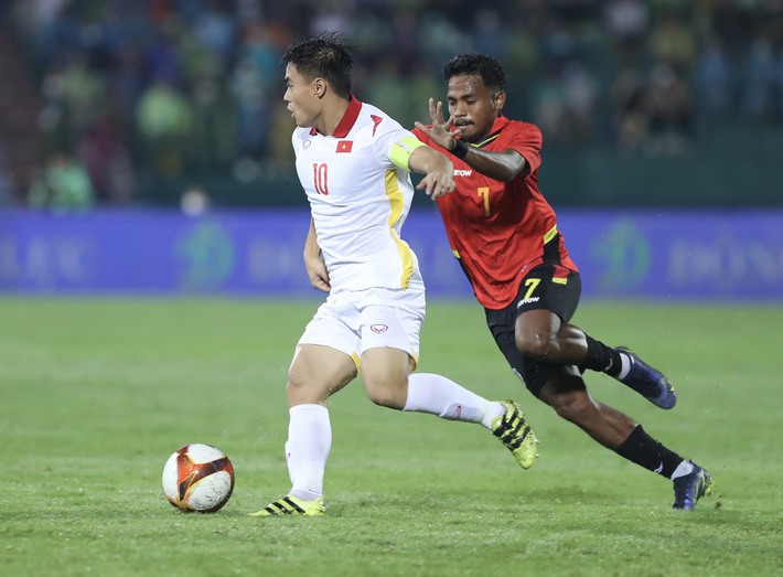 Winning gently U23 Timor Leste 2-0, U23 Vietnam entered the semi-finals with first place in the table - Photo 10.