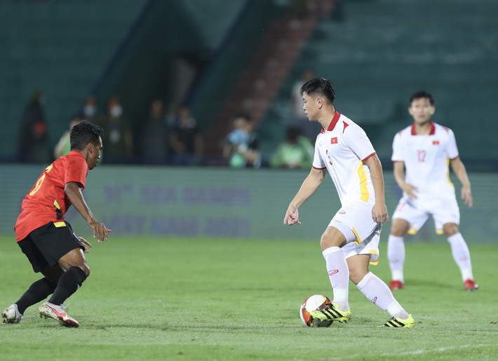 Win gently U23 Timor Leste 2-0, U23 Vietnam entered the semi-finals with first place in the table - Photo 9.