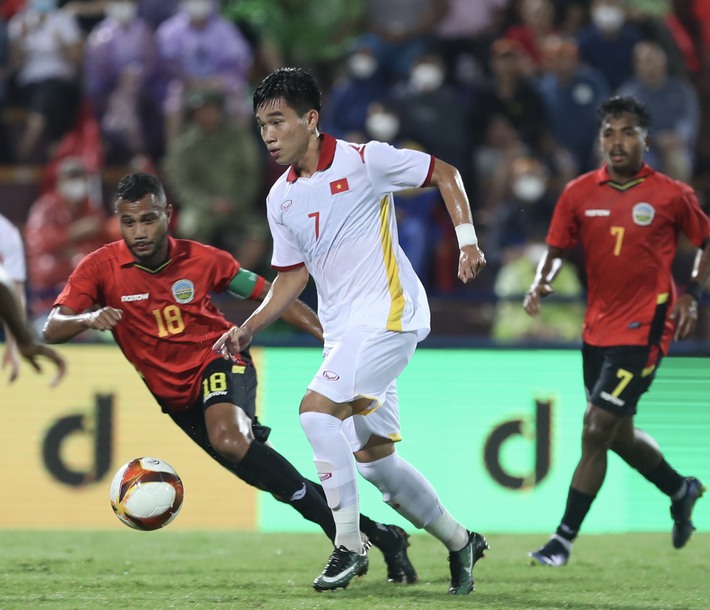 Winning gently U23 Timor Leste 2-0, U23 Vietnam entered the semi-finals with first place in the table - Photo 7.