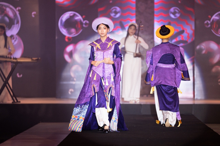 Promoting tourism culture through fashion at Vietnam International Fashion Tour - Photo 6.