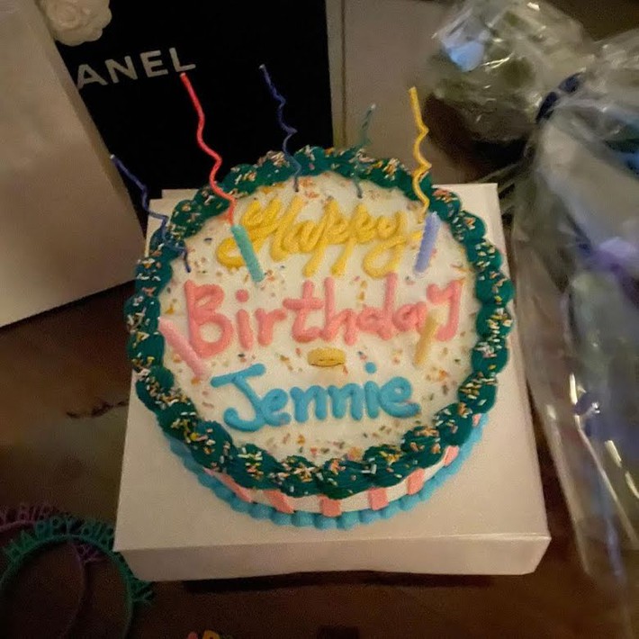 Bóc giá tiệc sinh nhật sang chảnh của Jennie (BLACKPINK): Tổ chức tại khách sạn nổi tiếng bậc nhất Hàn Quốc, chiếc bánh kem đắt đỏ bất ngờ - Ảnh 7.