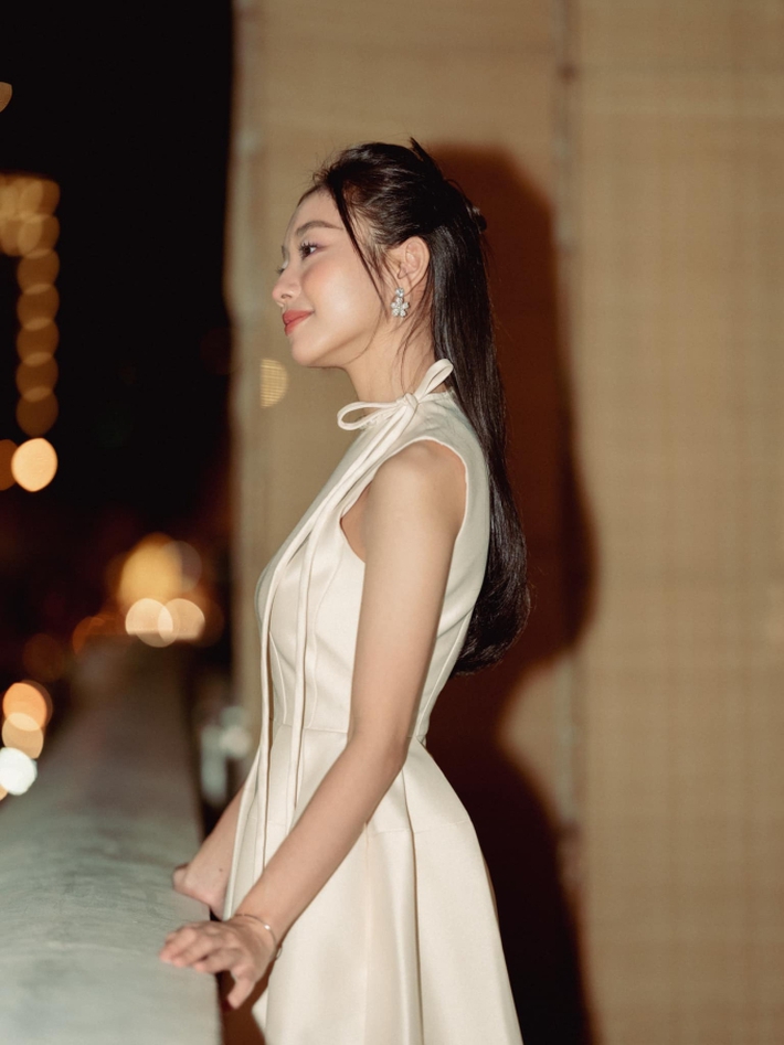 Nữ chính Chúng Ta Của 8 Năm Sau gây thương nhớ với vẻ đẹp trong trẻo, gu thời trang nền nã đáng khen - Ảnh 7. Nữ chính Chúng Ta Của 8 Năm Sau gây thương nhớ với vẻ đẹp trong trẻo, gu thời trang nền nã đáng khen - Ảnh 7.