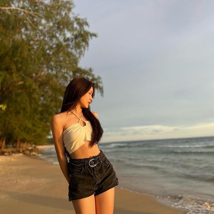 Con gái Lưu Thiên Hương trổ mã ở tuổi 18, không chỉ xinh đẹp mà gu thời trang cũng cực ổn - Ảnh 4. Con gái Lưu Thiên Hương trổ mã ở tuổi 18, không chỉ xinh đẹp mà gu thời trang cũng cực ổn - Ảnh 4.
