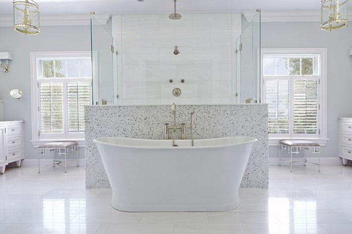 Bất kể lớn bé thế nào thì một căn phòng tắm với thiết kế bồn tắm luôn là tuyệt vời nhất - Ảnh 1.