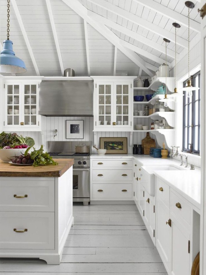 Vẻ đẹp khiến chẳng thể rời mắt của những phòng bếp với thiết kế trần cao gấp đôi - Ảnh 3.