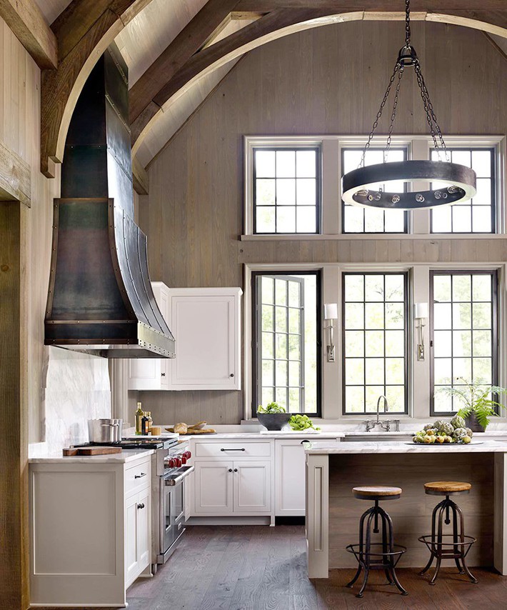 Vẻ đẹp khiến chẳng thể rời mắt của những phòng bếp với thiết kế trần cao gấp đôi - Ảnh 7.
