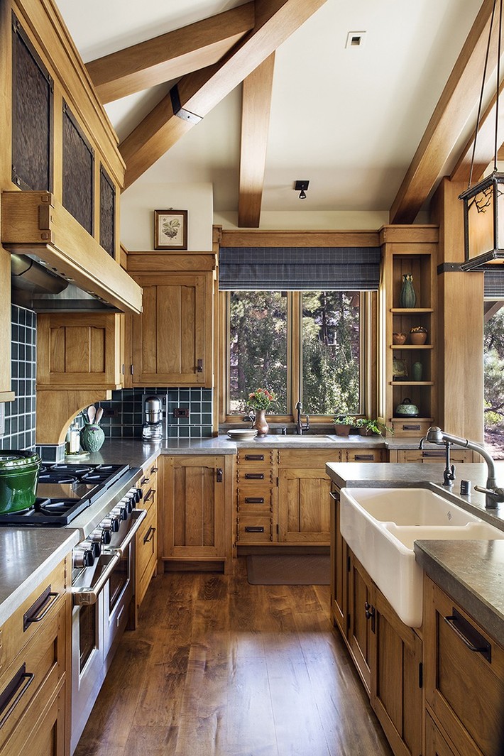 Vẻ đẹp khiến chẳng thể rời mắt của những phòng bếp với thiết kế trần cao gấp đôi - Ảnh 8.
