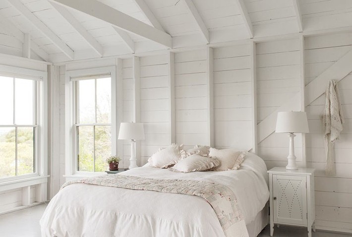 Nhẹ nhàng, đơn giản là thế nhưng một phòng ngủ đơn sắc trắng vẫn là niềm yêu thích của biết bao chị em - Ảnh 10.