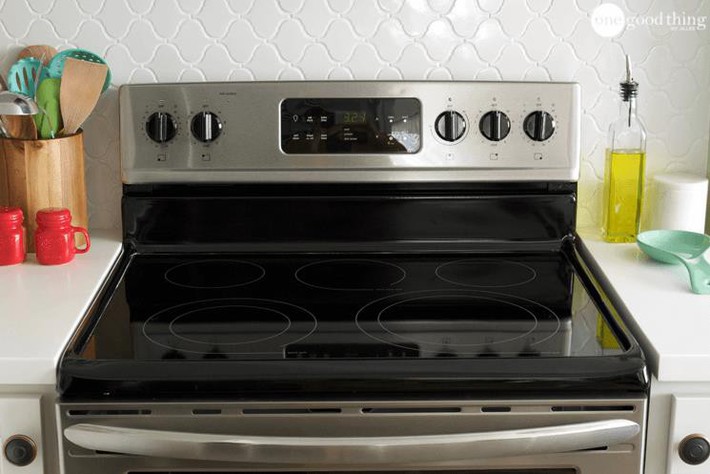 Cleaning the induction cooker has never been faster, more convenient with available ingredients in the kitchen - Photo 1.