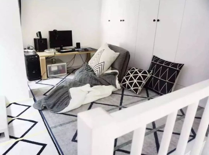 Ngôi nhà ống 50m² vừa tối vừa lạc hậu lột xác đẹp cá tính và hiện đại với màu đen trắng sau cải tạo - Ảnh 18. Ngôi nhà ống 50m² vừa tối vừa lạc hậu lột xác đẹp cá tính và hiện đại với màu đen trắng sau cải tạo - Ảnh 18.