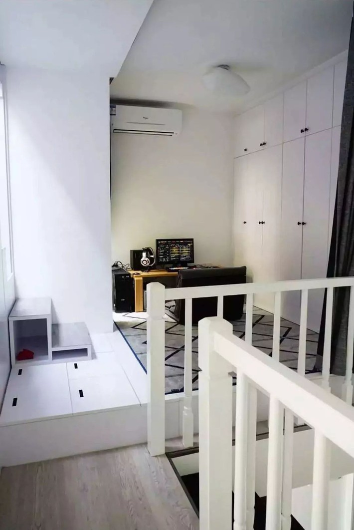 Ngôi nhà ống 50m² vừa tối vừa lạc hậu lột xác đẹp cá tính và hiện đại với màu đen trắng sau cải tạo - Ảnh 17. Ngôi nhà ống 50m² vừa tối vừa lạc hậu lột xác đẹp cá tính và hiện đại với màu đen trắng sau cải tạo - Ảnh 17.