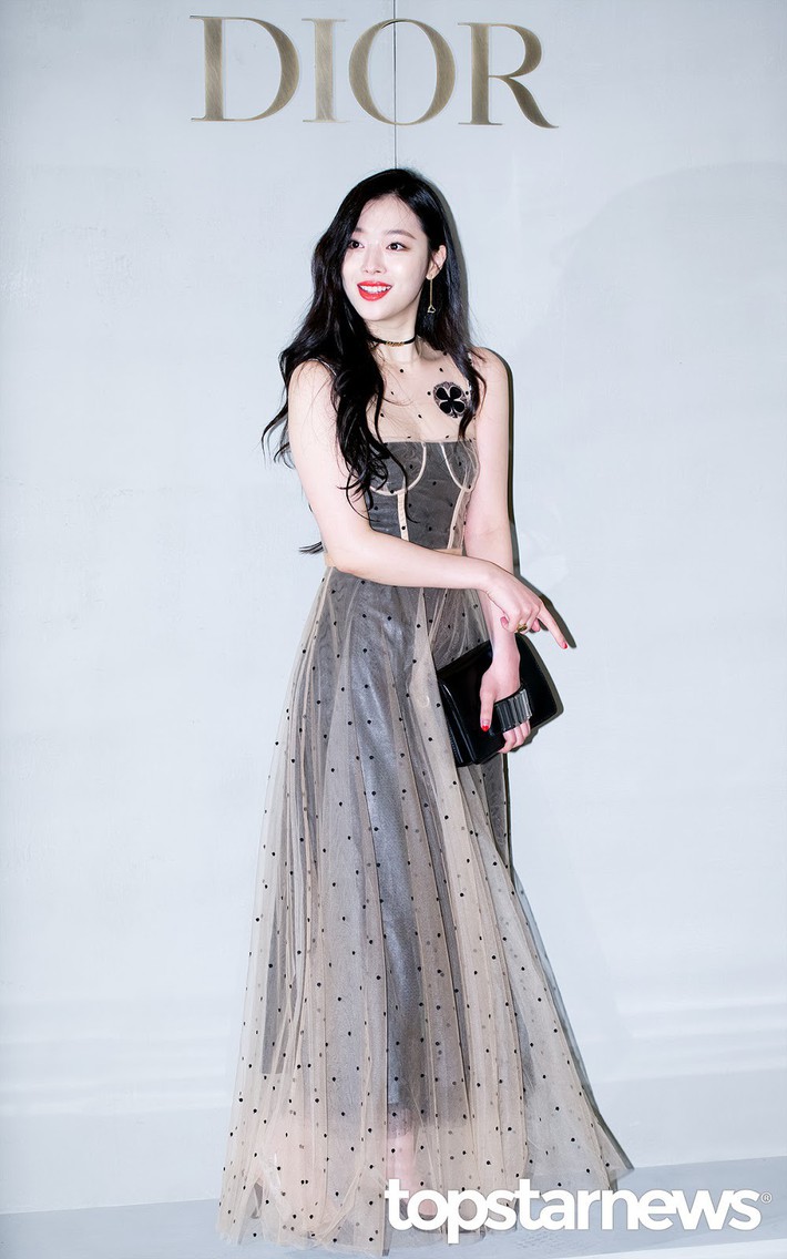 Đừng chỉ nhắc về Sulli với sự ngông cuồng, cô có rất nhiều lần mặc đẹp khiến dân tình muốn lịm người - Ảnh 1. Đừng chỉ nhắc về Sulli với sự ngông cuồng, cô có rất nhiều lần mặc đẹp khiến dân tình muốn lịm người - Ảnh 1.